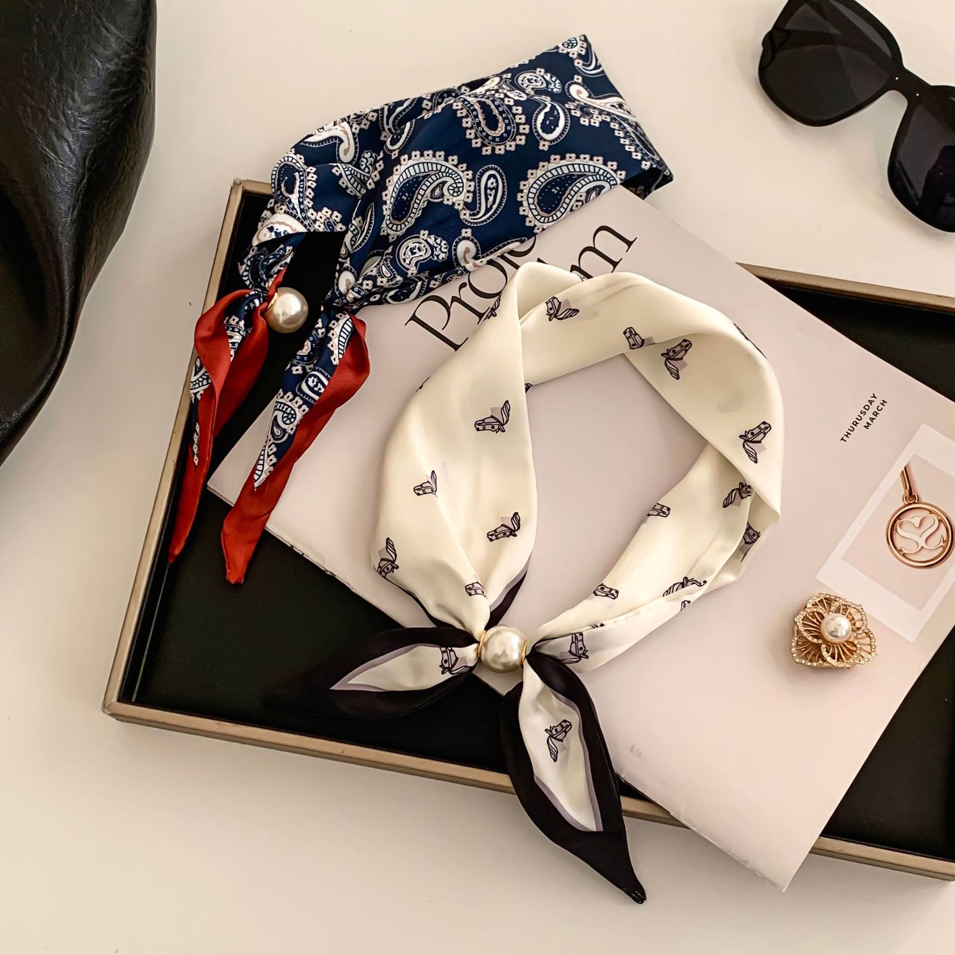 Cashew Flower Silk Scarf Effor - Pearl Trim Chain ulasan dan harga