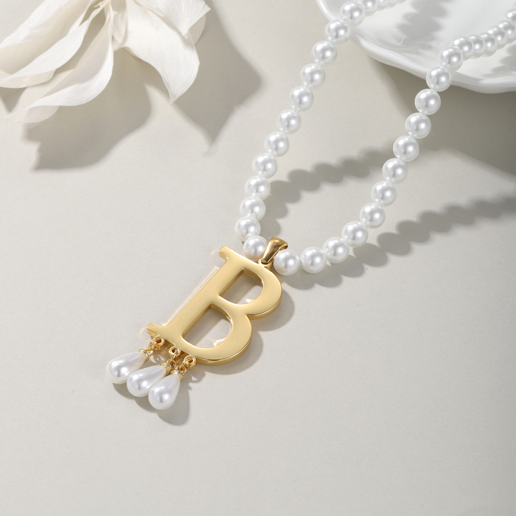 Customized Initial Pendant Lux - Pearl Trim Chain ulasan dan harga