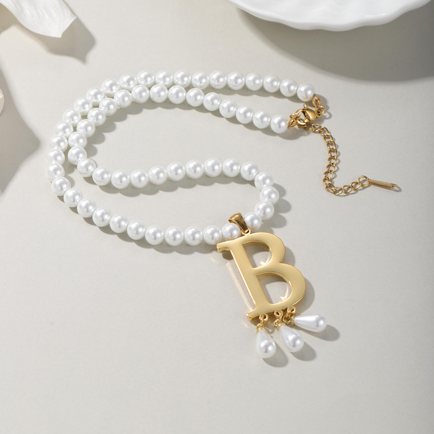 Customized Initial Pendant Lux - Pearl Trim Chain ulasan dan harga